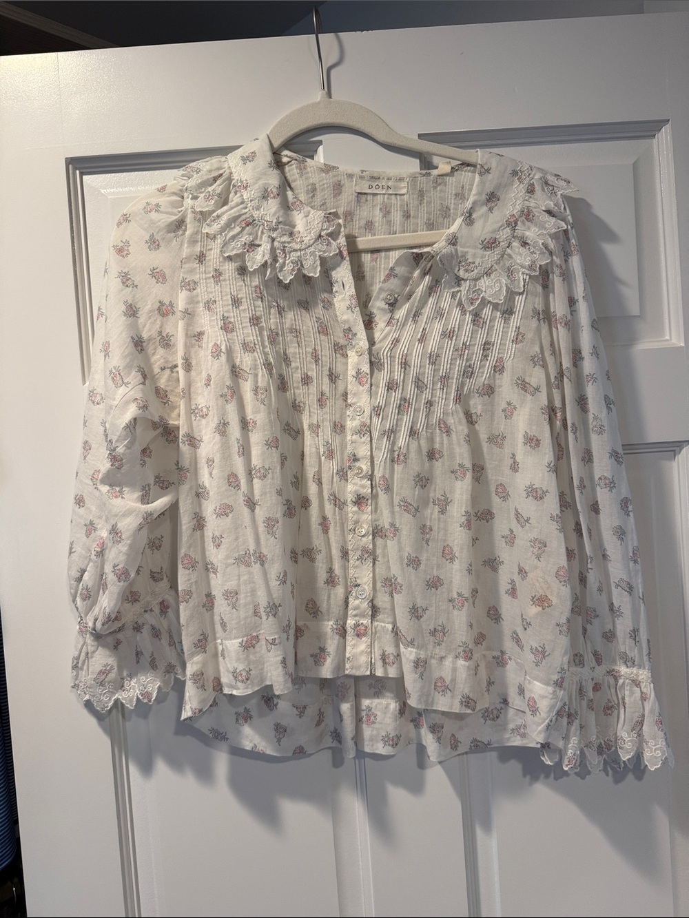 Doen White Button-Front Blouse with Pink Floral Print